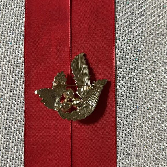 Vintage Three Faux Pearl Four Leaf Rhinestone Tiny Faux Pearls Gold Tone Brooch - Picture 4 of 4